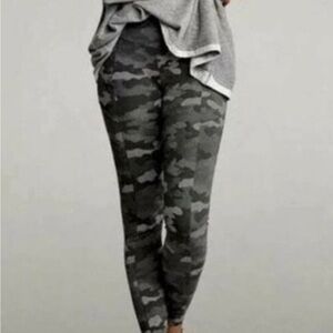 CAbi ATC Camo Grey Charcoal Black Dark Thick Leggings Wide Waist Thigh Pockets